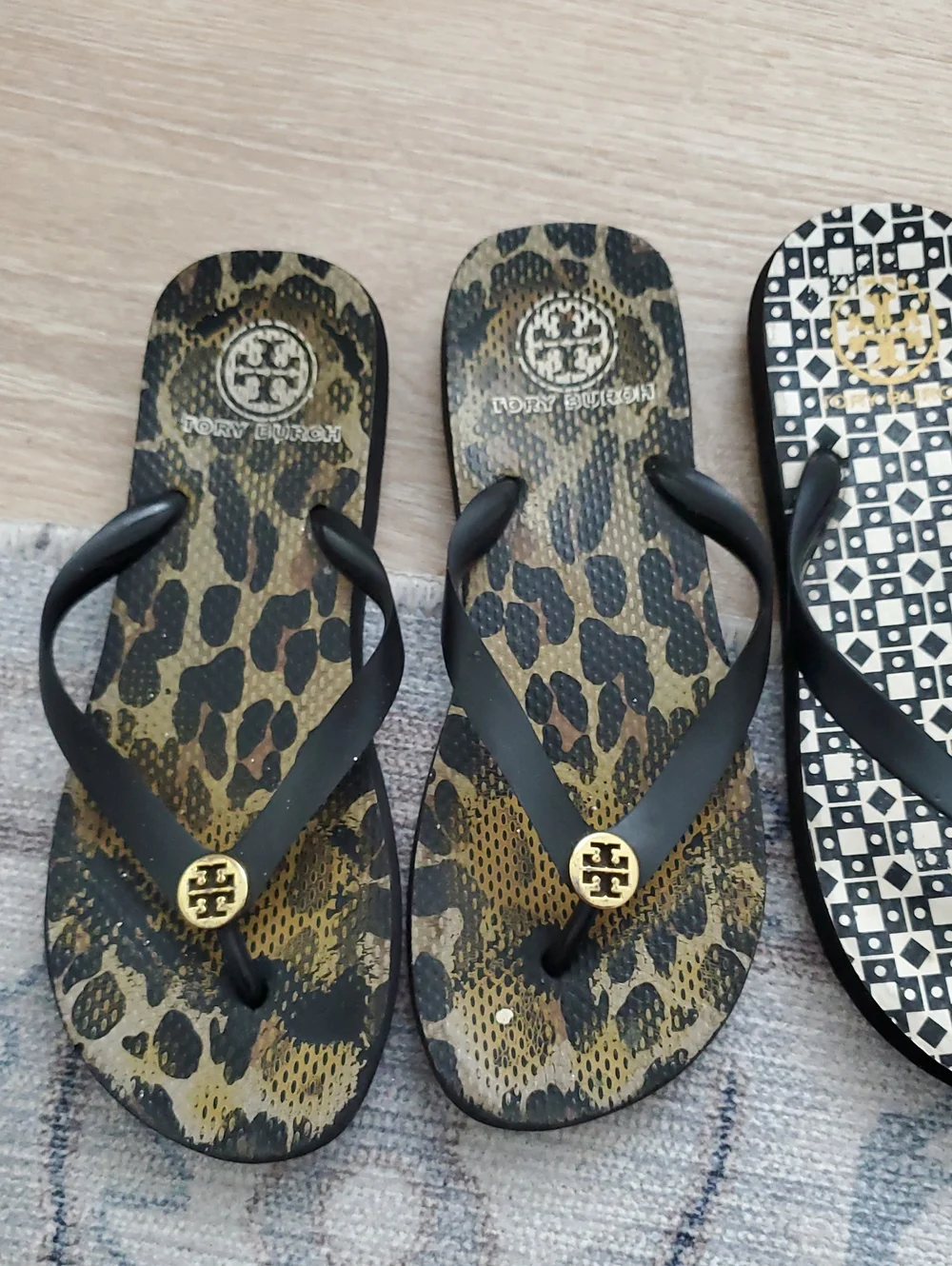 Tory Burch Bundle Of 2 Rubber Flip Flop Logo Sandals Sz7